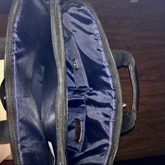 Kenneth Cole Reaction Bag - Picture 4 of 6